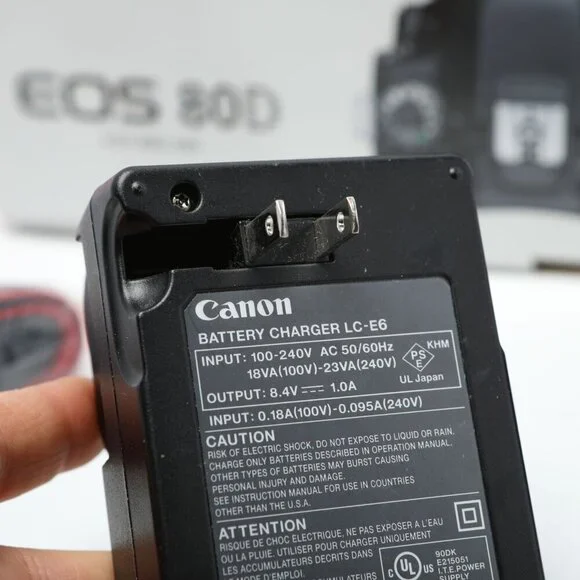 Canon 80D Semi Pro 24MP DSLR Camera Travel Photography WiFi HD Video Flip Screen - Picture 7 of 16